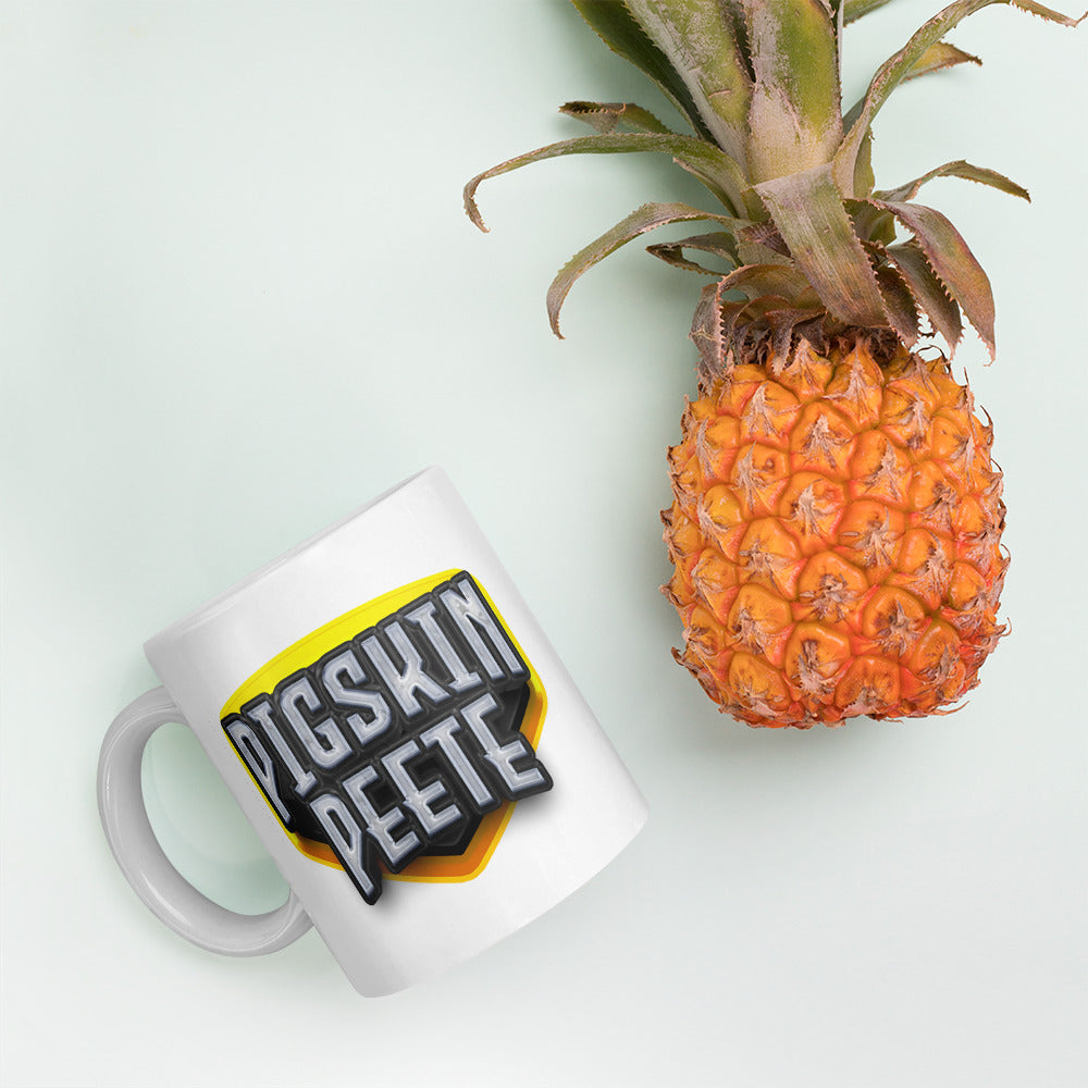 White glossy Pigskin Peete mug